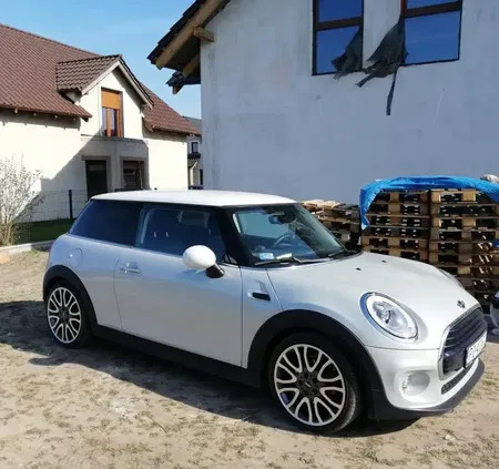 MINI Cooper cena 70000 przebieg: 38200, rok produkcji 2017 z Poznań